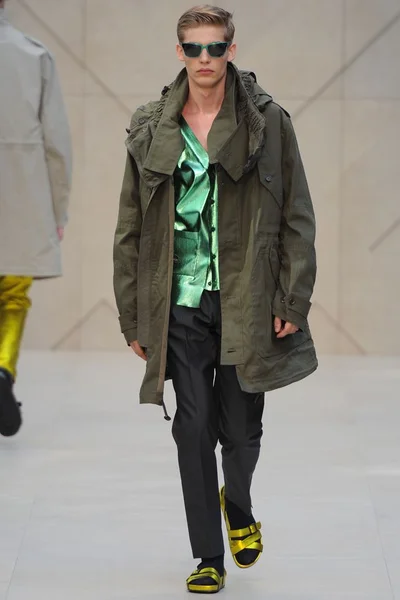 Look 28